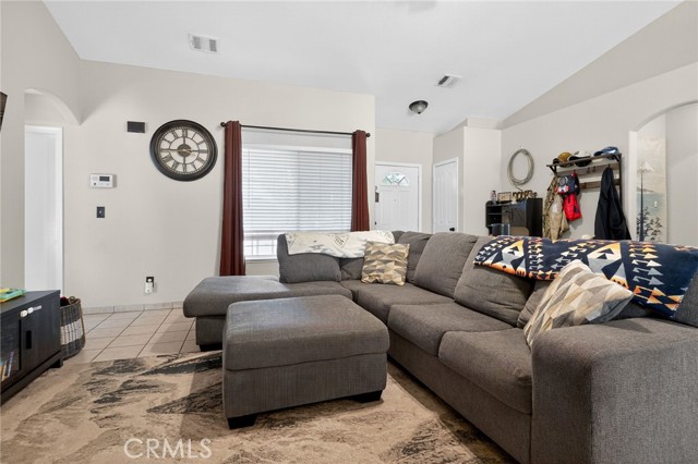 Detail Gallery Image 11 of 29 For 1133 Summer Field, Hanford,  CA 93230 - 3 Beds | 2 Baths