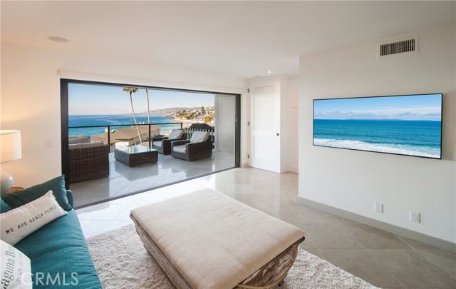 Detail Gallery Image 11 of 27 For 77 Blue Lagoon, Laguna Beach,  CA 92651 - 2 Beds | 3 Baths