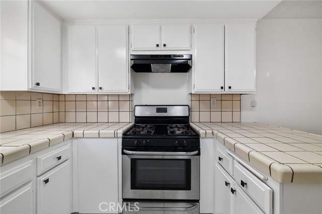 Detail Gallery Image 7 of 42 For 13534 Cordary Ave #14,  Hawthorne,  CA 90250 - 3 Beds | 3 Baths