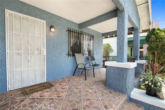 916 W 53rd ST Street, Los Angeles CA: https://media.crmls.org/medias/90eba9f1-fbeb-4394-8f77-4a684a2ae781.jpg