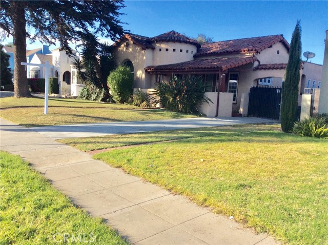 Detail Gallery Image 1 of 23 For 1935 W 76th St, Los Angeles,  CA 90047 - 3 Beds | 2 Baths