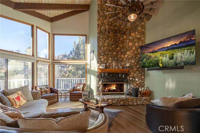 Detail Gallery Image 9 of 34 For 521 Division Dr, Big Bear City,  CA 92314 - 6 Beds | 4 Baths