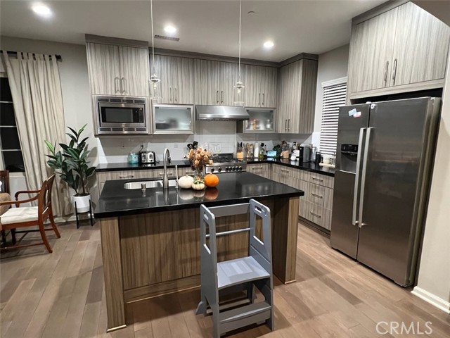 Detail Gallery Image 3 of 12 For 236 Firefly, Irvine,  CA 92618 - 3 Beds | 2/1 Baths