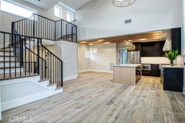 Detail Gallery Image 2 of 18 For 710 Avocado Ave #B,  Corona Del Mar,  CA 92625 - 3 Beds | 3/1 Baths