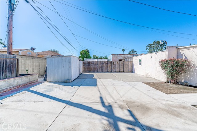 412 Burris Avenue, Compton, California 90221, 3 Bedrooms Bedrooms, ,2 BathroomsBathrooms,Single Family Residence,For Sale,Burris,DW24069103