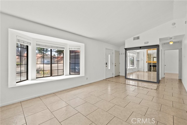 529 Hilltop, Palmdale CA: https://media.crmls.org/medias/90eddc6c-552f-4fe5-8820-296d45cfb8eb.jpg