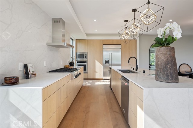 Detail Gallery Image 10 of 65 For 22268 Avenue San Luis, Woodland Hills,  CA 91364 - 5 Beds | 5/1 Baths