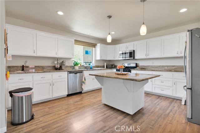 Detail Gallery Image 5 of 70 For 30881 Pawnee Rd, Lucerne Valley,  CA 92356 - 6 Beds | 4/1 Baths