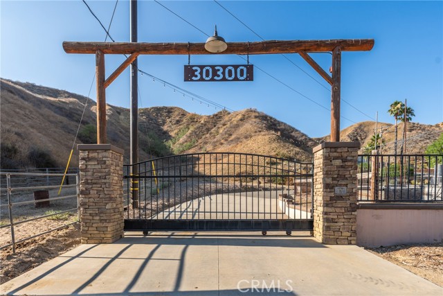 30300 Live Oak Canyon Road, Redlands CA: https://media.crmls.org/medias/90f090c9-7295-4193-91e1-66f155e18f2a.jpg