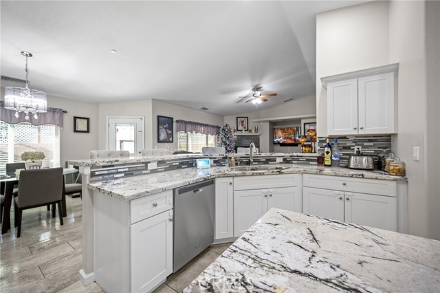 Detail Gallery Image 8 of 17 For 7590 Arrowhead Lake Rd, Hesperia,  CA 92345 - 4 Beds | 2 Baths