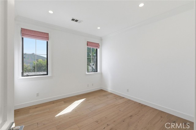 Detail Gallery Image 36 of 59 For 1405 Oak Ave, Manhattan Beach,  CA 90266 - 4 Beds | 4/1 Baths