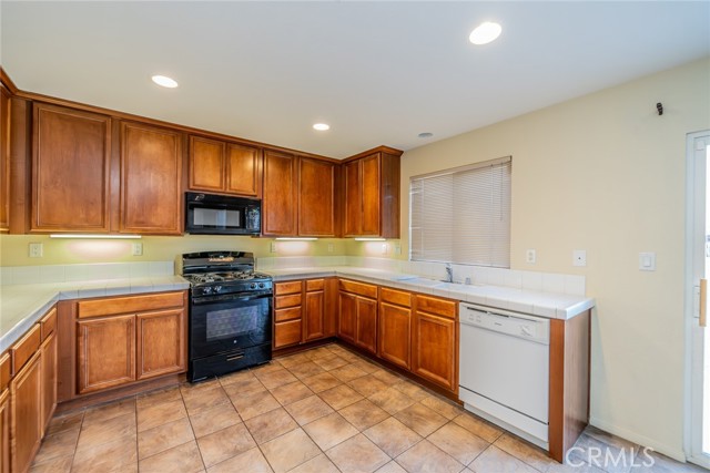 Detail Gallery Image 17 of 59 For 14051 Mare Ln, Victorville,  CA 92394 - 3 Beds | 2/1 Baths