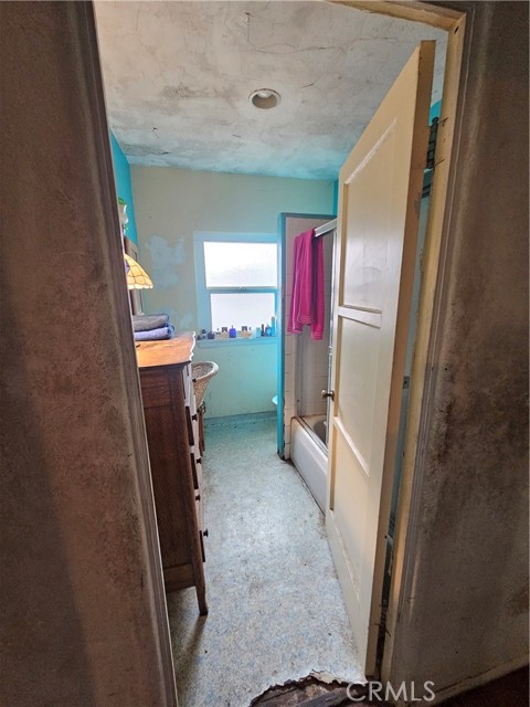 Detail Gallery Image 7 of 13 For 123 Douglas St, Bakersfield,  CA 93308 - 3 Beds | 1 Baths