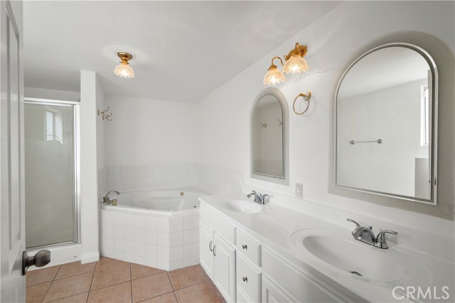 Detail Gallery Image 10 of 27 For 27509 Esterbrook Ave, Canyon Country,  CA 91351 - 3 Beds | 2 Baths
