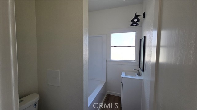 Detail Gallery Image 7 of 7 For 973 N Park #6,  Long Beach,  CA 90813 - 2 Beds | 1 Baths