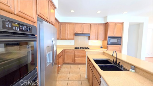 Detail Gallery Image 4 of 31 For 6536 Laurel St, Corona,  CA 92880 - 5 Beds | 3 Baths