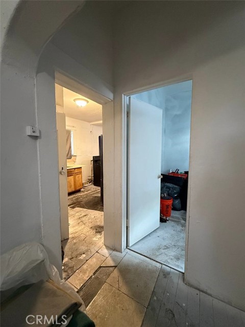 Detail Gallery Image 10 of 19 For 222 E St, Fresno,  CA 93706 - 3 Beds | 1 Baths