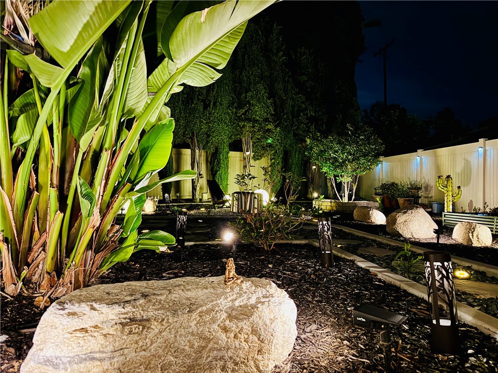 https://media.crmls.org/medias/90f2f0a5-a54d-46f8-b8d0-a3d1349ac50b.jpg?preset=X-Large