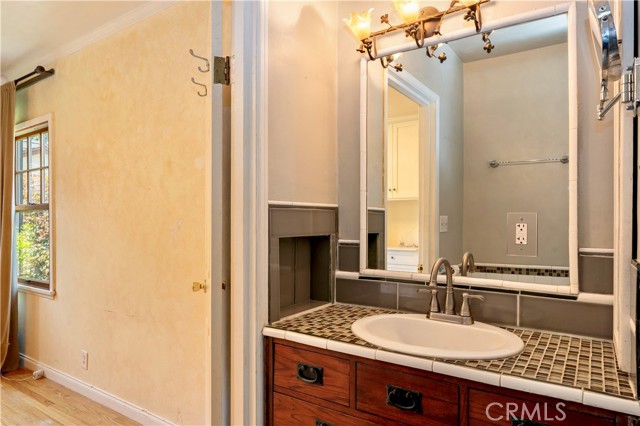 2042 E Crary Street, Pasadena CA: https://media.crmls.org/medias/90f3025a-4ab7-4f2a-b36a-ee5d9b1e49f8.jpg