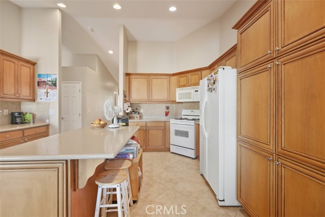 21268 Chardonnay, Apple Valley CA: https://media.crmls.org/medias/90f41207-ac1f-4fe4-87c6-2c0b07518c0a.jpg