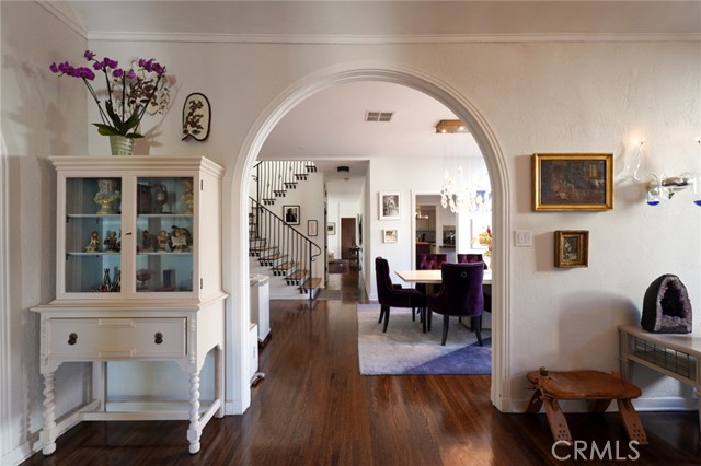 Detail Gallery Image 7 of 39 For 1949 N Catalina Street, –,  CA 90027 - 6 Beds | 5 Baths