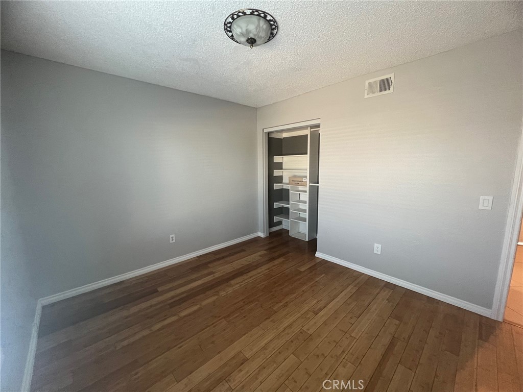 https://media.crmls.org/medias/90f5cdea-be16-403a-8881-1216e2aac567.jpg?preset=X-Large