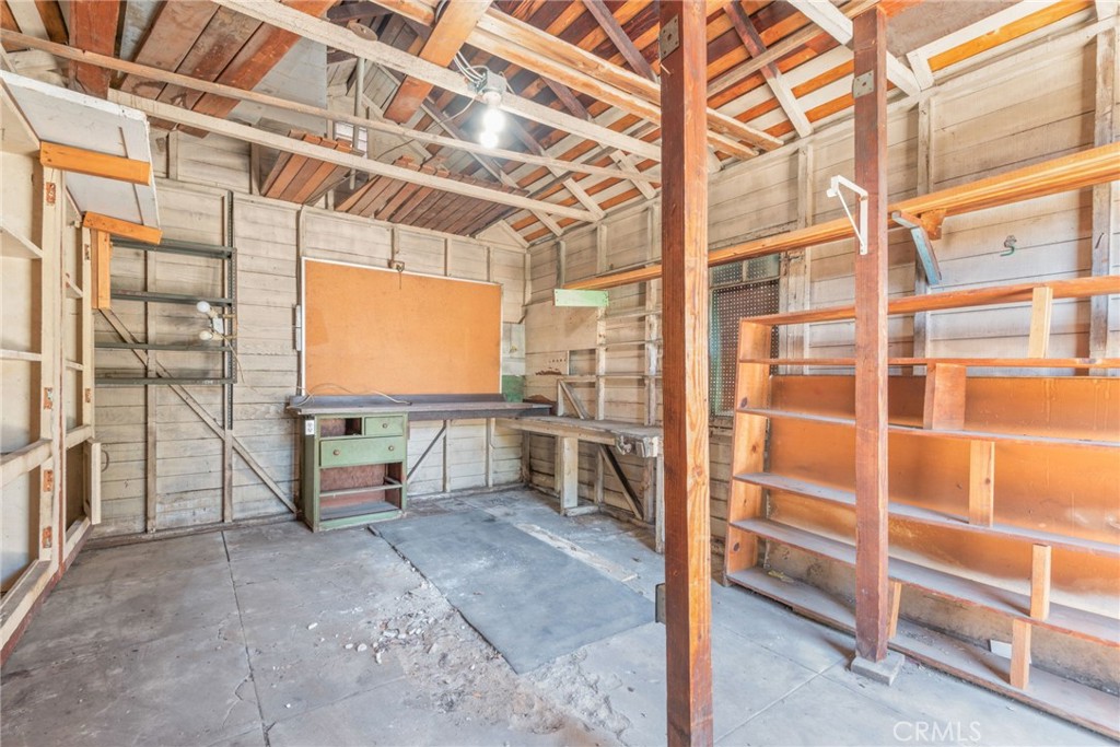 https://media.crmls.org/medias/90f67e7e-3ed7-4b3b-86ee-4ce70cb7bc58.jpg?preset=X-Large