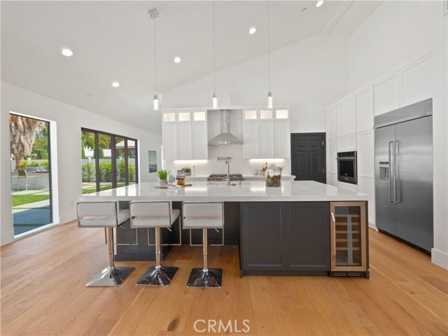 5702 Lubao Avenue, Woodland Hills CA: https://media.crmls.org/medias/90f6ce64-108e-4382-aee7-40b72a926061.jpg