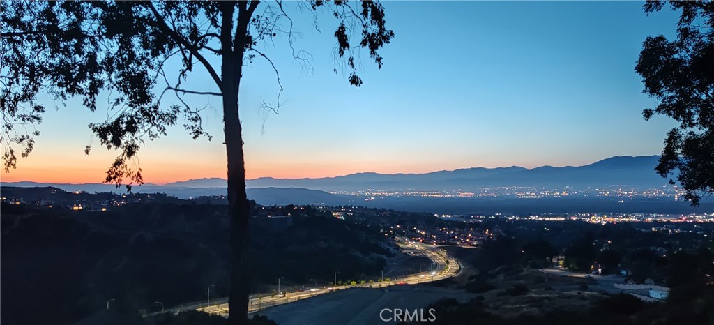 https://media.crmls.org/medias/90f74dd7-073a-4ec1-861a-eb91c064f553.jpg?preset=X-Large