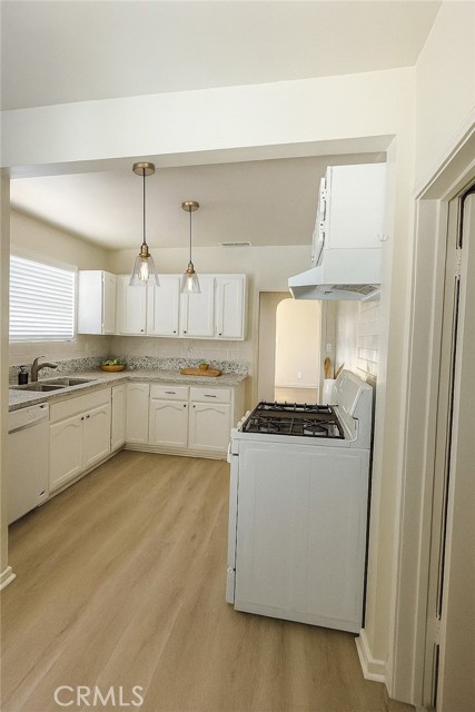 10563 Las Lunitas Avenue, Tujunga CA: https://media.crmls.org/medias/90f787da-989c-414f-8e72-402b8a0b9eef.jpg