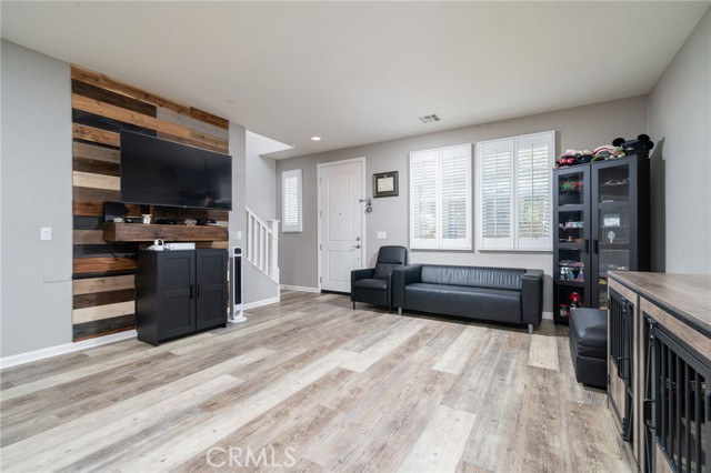 Detail Gallery Image 9 of 29 For 2846 E via Fiano, Ontario,  CA 91764 - 3 Beds | 2/1 Baths