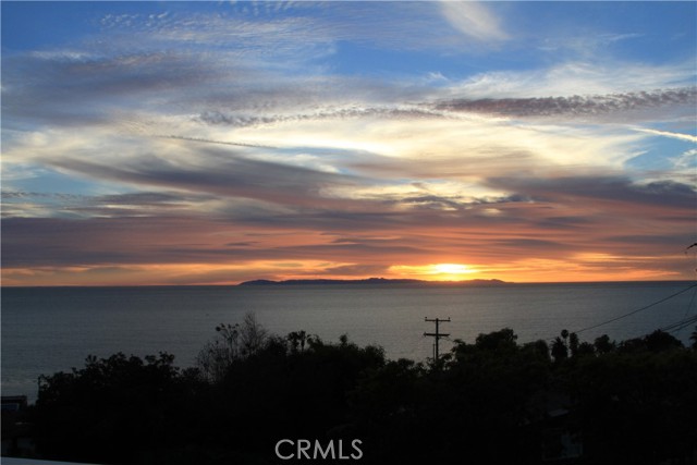 Detail Gallery Image 2 of 24 For 31902 Sunset Ave, Laguna Beach,  CA 92651 - 2 Beds | 2 Baths