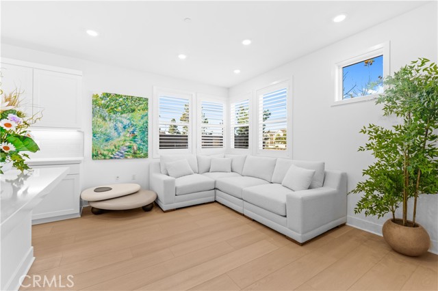 Detail Gallery Image 6 of 39 For 410 Lobata, Irvine,  CA 92618 - 4 Beds | 3/1 Baths