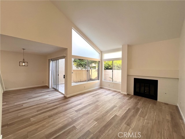 Detail Gallery Image 8 of 15 For 75 Stanford Ct. #70,  Irvine,  CA 92612 - 2 Beds | 2/1 Baths
