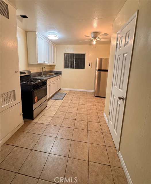 Detail Gallery Image 10 of 16 For 426 E 79th St #1,  –,  CA 90003 - 2 Beds | 1 Baths