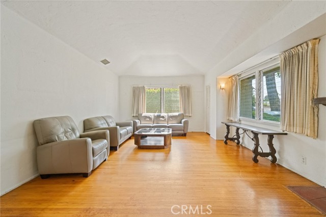 Detail Gallery Image 2 of 23 For 11039 Blix St, North Hollywood,  CA 91602 - 2 Beds | 1 Baths