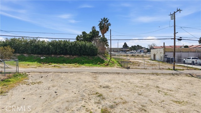 Detail Gallery Image 3 of 13 For 212 E Fredricks St, Barstow,  CA 92311 - – Beds | – Baths