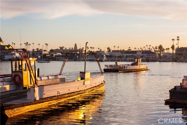 Detail Gallery Image 18 of 29 For 404 S Bay Front, Newport Beach,  CA 92662 - 4 Beds | 2 Baths