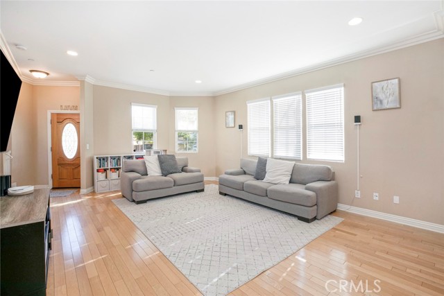 2755 Montrose Avenue photo 7