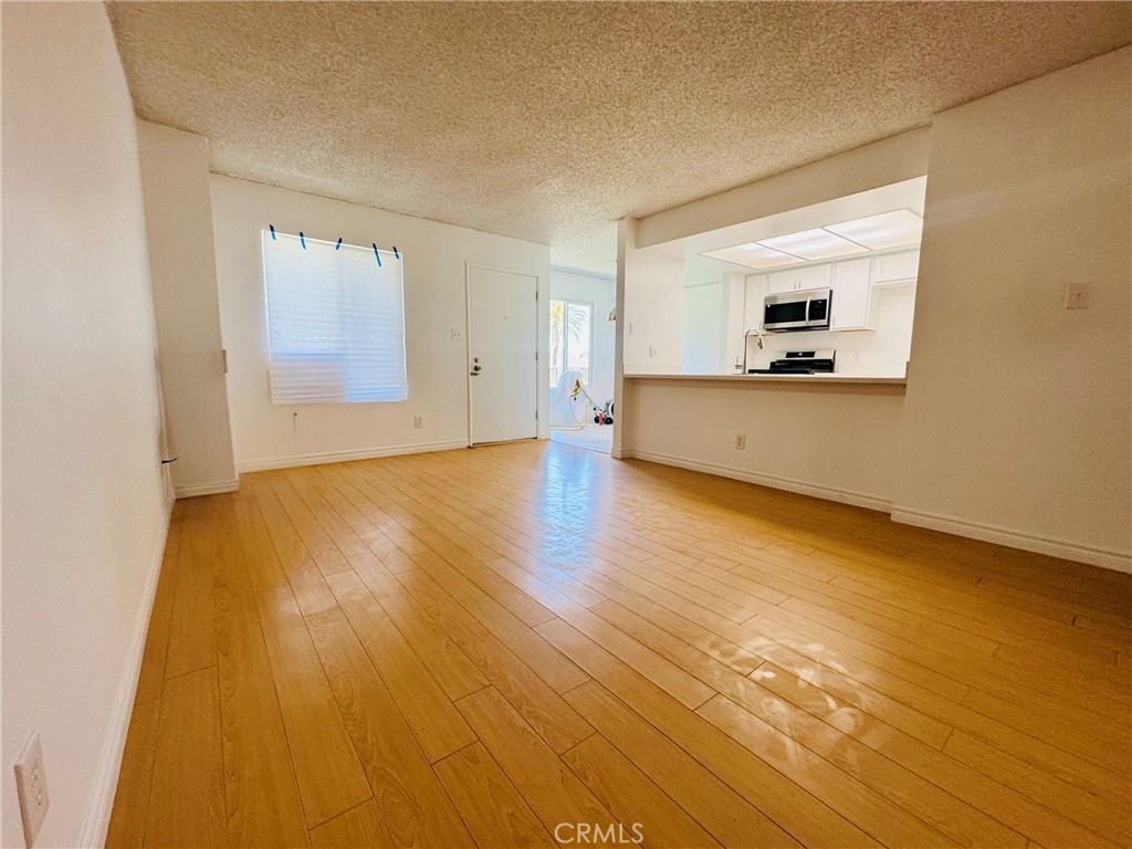 https://media.crmls.org/medias/90fa890c-b4bd-4cab-9504-4a8cd033e648.jpg?preset=X-Large
