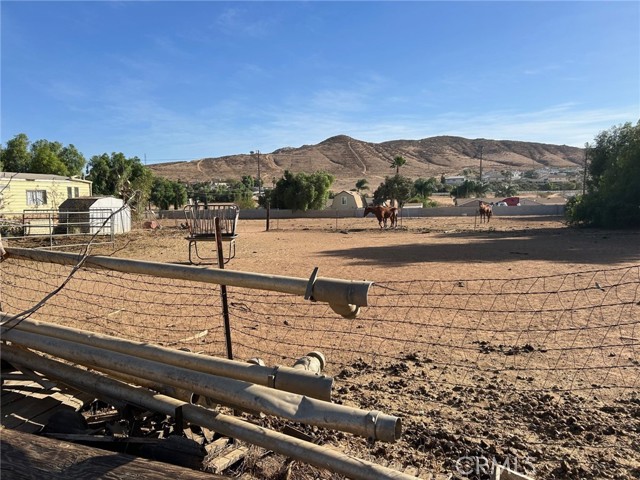 Detail Gallery Image 8 of 17 For 7251 Jurupa Rd, Jurupa Valley,  CA 92509 - 4 Beds | 2/1 Baths