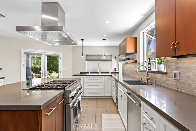 4855 Arcola Avenue, Toluca Lake CA: https://media.crmls.org/medias/90fad87e-c95e-4985-ae81-f43e378145ce.jpg