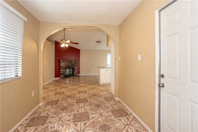 Detail Gallery Image 14 of 33 For 5905 Stone Bridge Ln, Bakersfield,  CA 93313 - 4 Beds | 2 Baths