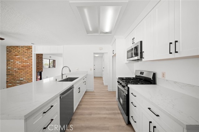 Detail Gallery Image 19 of 42 For 134 W Broadbent, Riverside,  CA 92507 - 4 Beds | 3 Baths