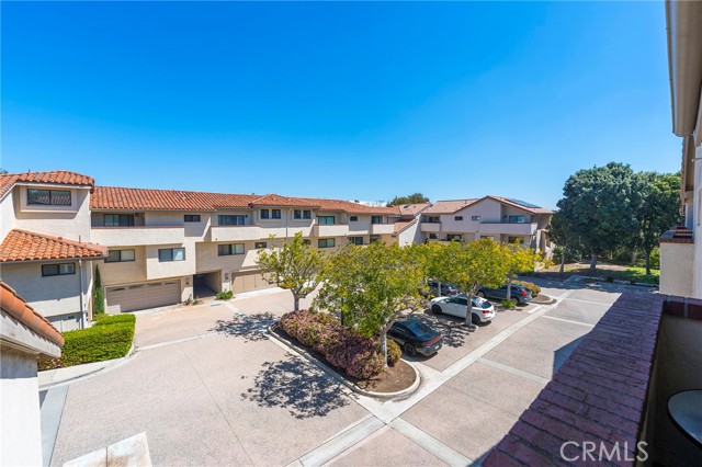 4 Santa Cruz Court, Manhattan Beach CA: https://media.crmls.org/medias/90fb0d1a-4fa0-4e6d-bade-094538a4e776.jpg