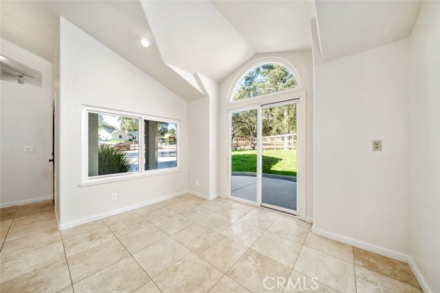 Detail Gallery Image 13 of 52 For 9190 La Paz Road, Atascadero,  CA 93422 - 4 Beds | 2/1 Baths