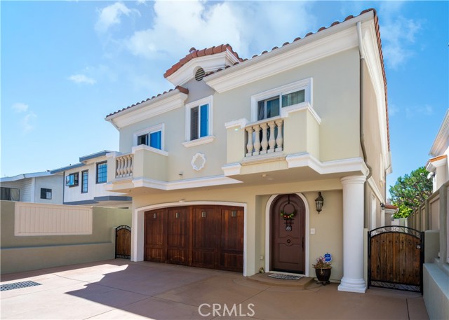 Detail Gallery Image 5 of 33 For 217 S Irena Ave #B,  Redondo Beach,  CA 90277 - 4 Beds | 2/1 Baths