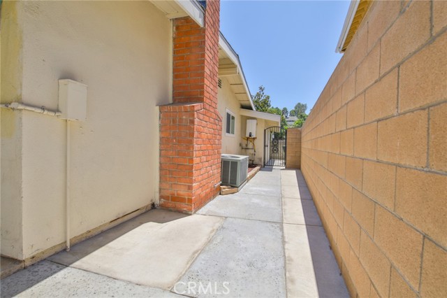 511 Gwynwood Avenue, La Habra CA: https://media.crmls.org/medias/90fc1c9b-5429-472e-b119-472a2df8dad4.jpg