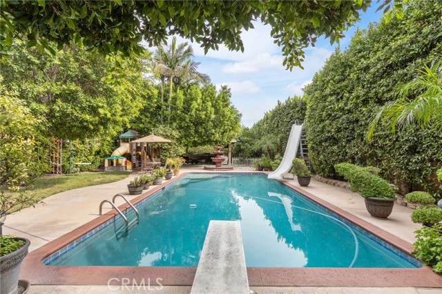 Detail Gallery Image 3 of 35 For 9340 Burnet Ave, North Hills,  CA 91343 - 5 Beds | 2/1 Baths