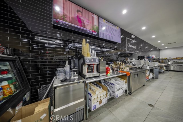 15602 Ventura Boulevard, Encino CA: https://media.crmls.org/medias/90fd04d8-e440-4e10-9048-f7314186e8de.jpg